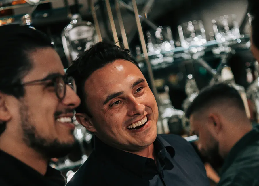 Quem coloca o capital e a venda em movimento